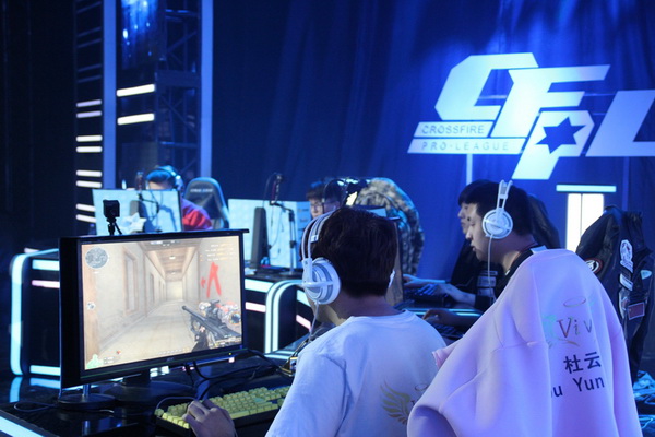 仅二十出头 仅二十出头