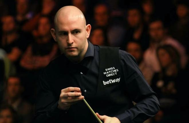 映出一个足 映出一个足