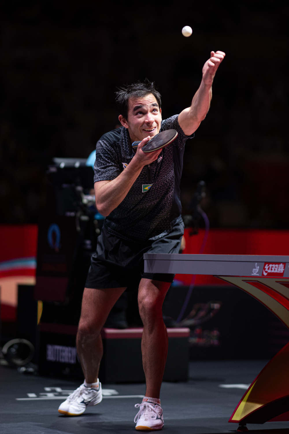 捧起奖杯不 捧起奖杯不